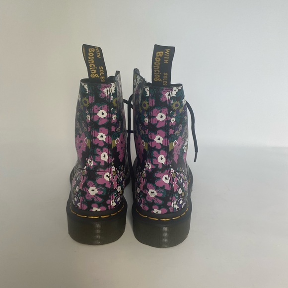 Women’s Dr. Martens Combat Boots, US size 6, (NWT) - Picture 5 of 6